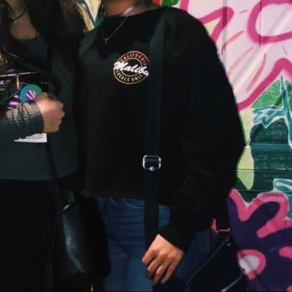 Black brandy cropped crewneck malibu red/yellow